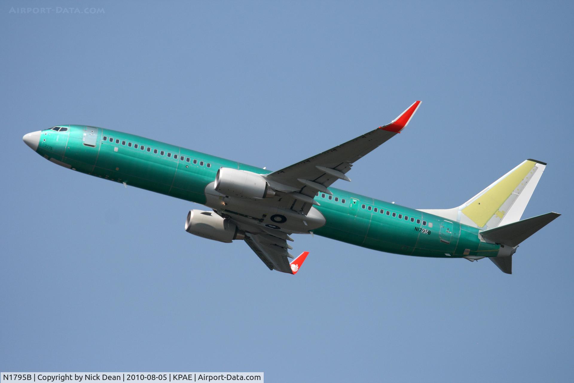 N1795B, 2010 Boeing 737-9GP/ER C/N 37275, KPAE