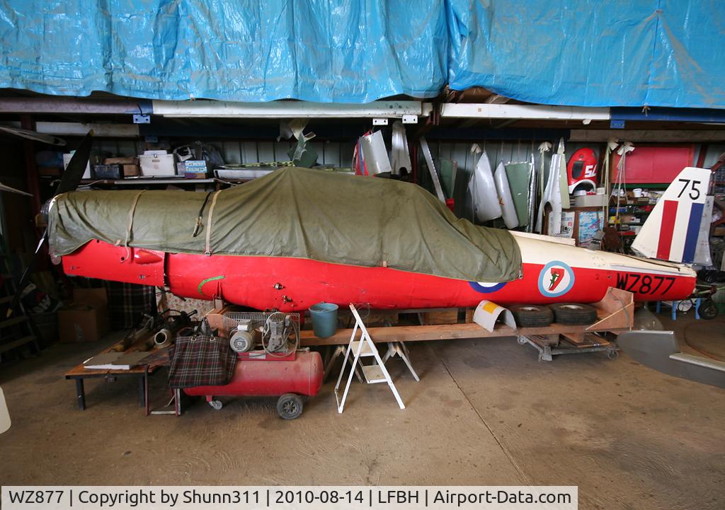 WZ877, 1953 De Havilland DHC-1 Chipmunk T.10 C/N C1/0915, Dismantled into a hangar... On restoration for flying ;)