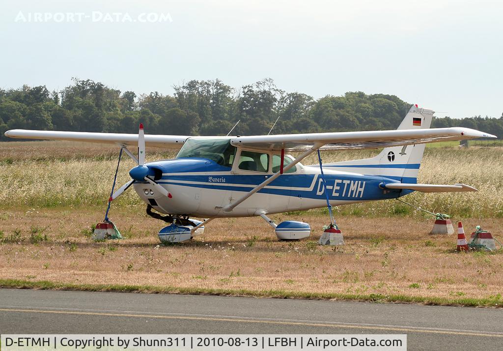D-ETMH, Cessna 172M C/N 17266298, Parked on the grass...
