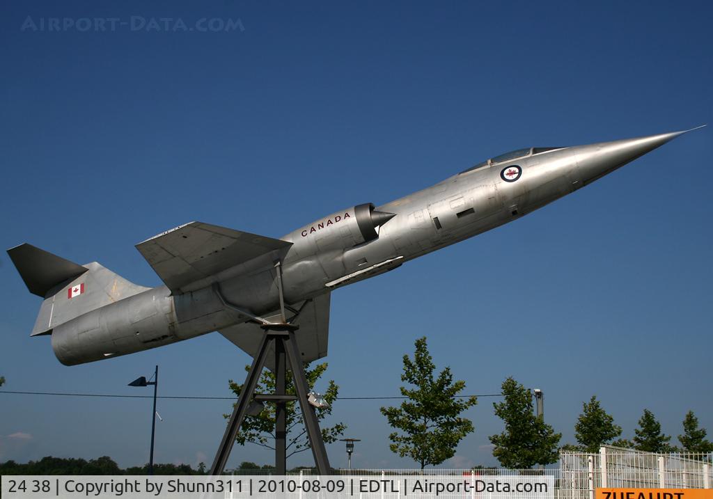 24 38, Fokker RF-104G Starfighter C/N 683-8181, Pole mounted Lockheed F-104 Starfighter at the entrance of Lahr Airport... without code :|