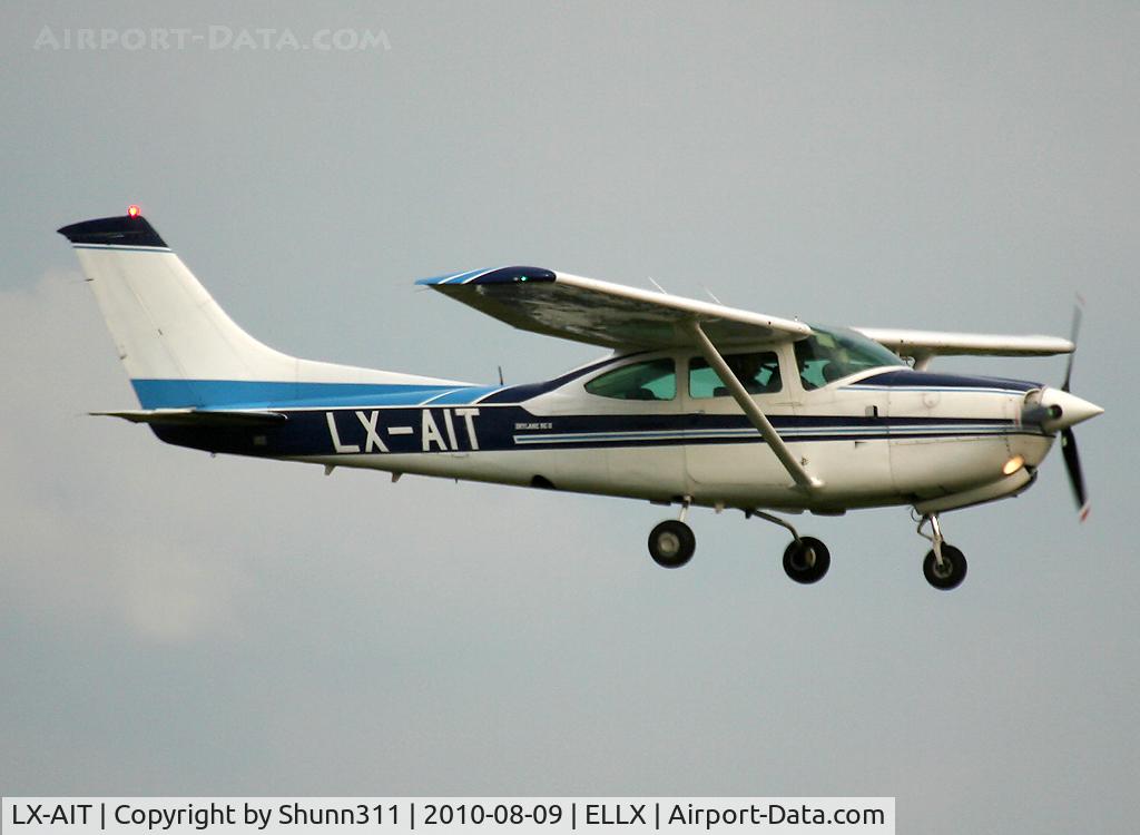 LX-AIT, Cessna TR182 Turbo Skylane RG Turbo Skylane RG C/N R18201415, Landing rwy 24