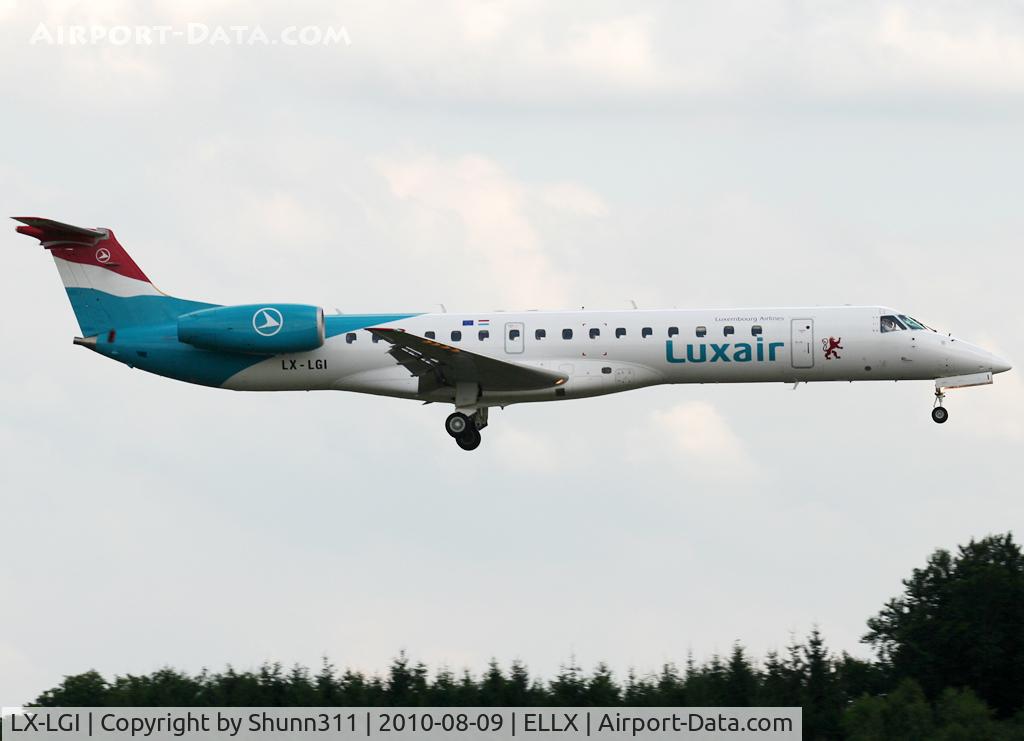 LX-LGI, 2000 Embraer EMB-145LU (ERJ-145LU) C/N 145369, Landing rwy 24