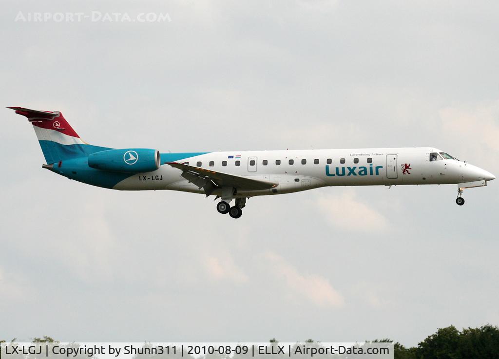 LX-LGJ, 2001 Embraer EMB-145LU (ERJ-145LU) C/N 145395, Landing rwy 24