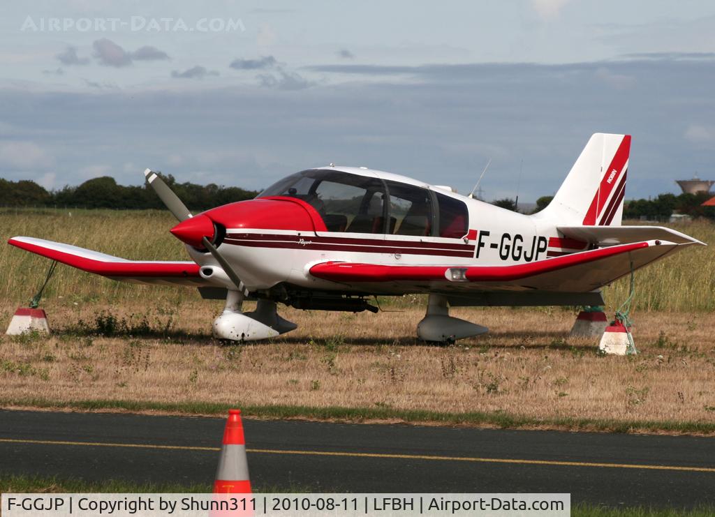F-GGJP, Robin DR-400-180 Regent C/N 1811, Parked on the grass...