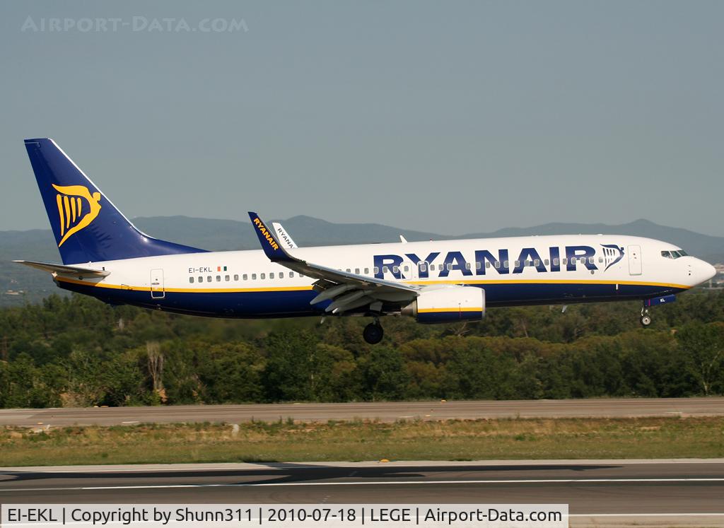 EI-EKL, 2010 Boeing 737-8AS C/N 38498, Landing rwy 20