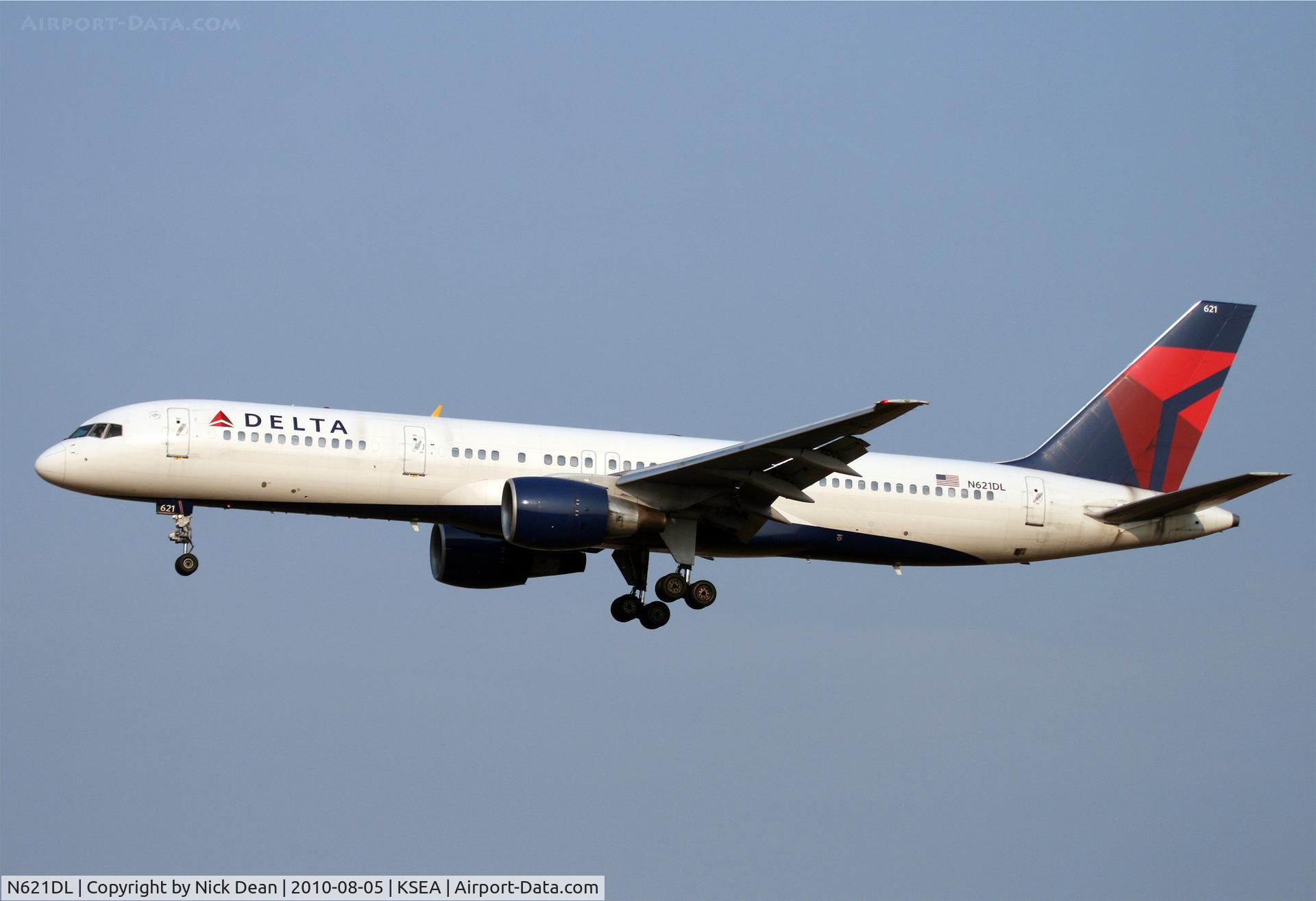 N621DL, 1986 Boeing 757-232 C/N 22911, KSEA