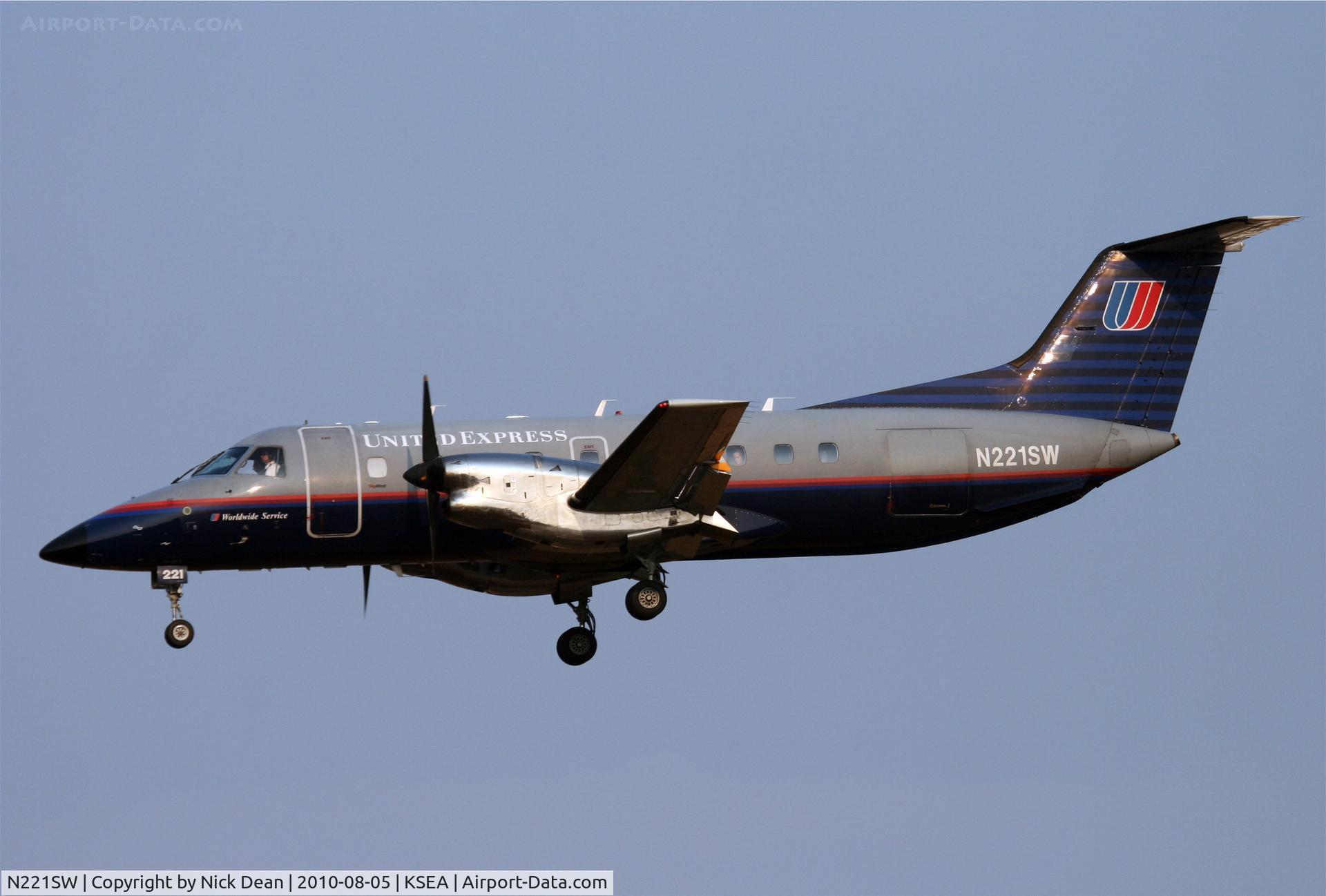 N221SW, 1994 Embraer EMB-120ER Brasilia C/N 120.290, KSEA