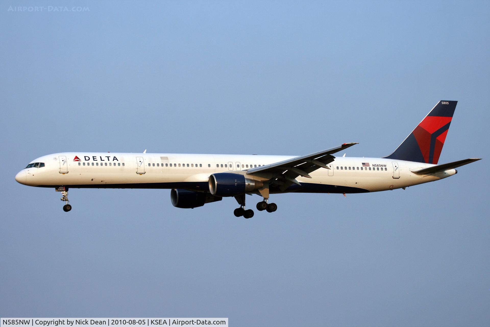 N585NW, 2002 Boeing 757-351 C/N 32985, KSEA