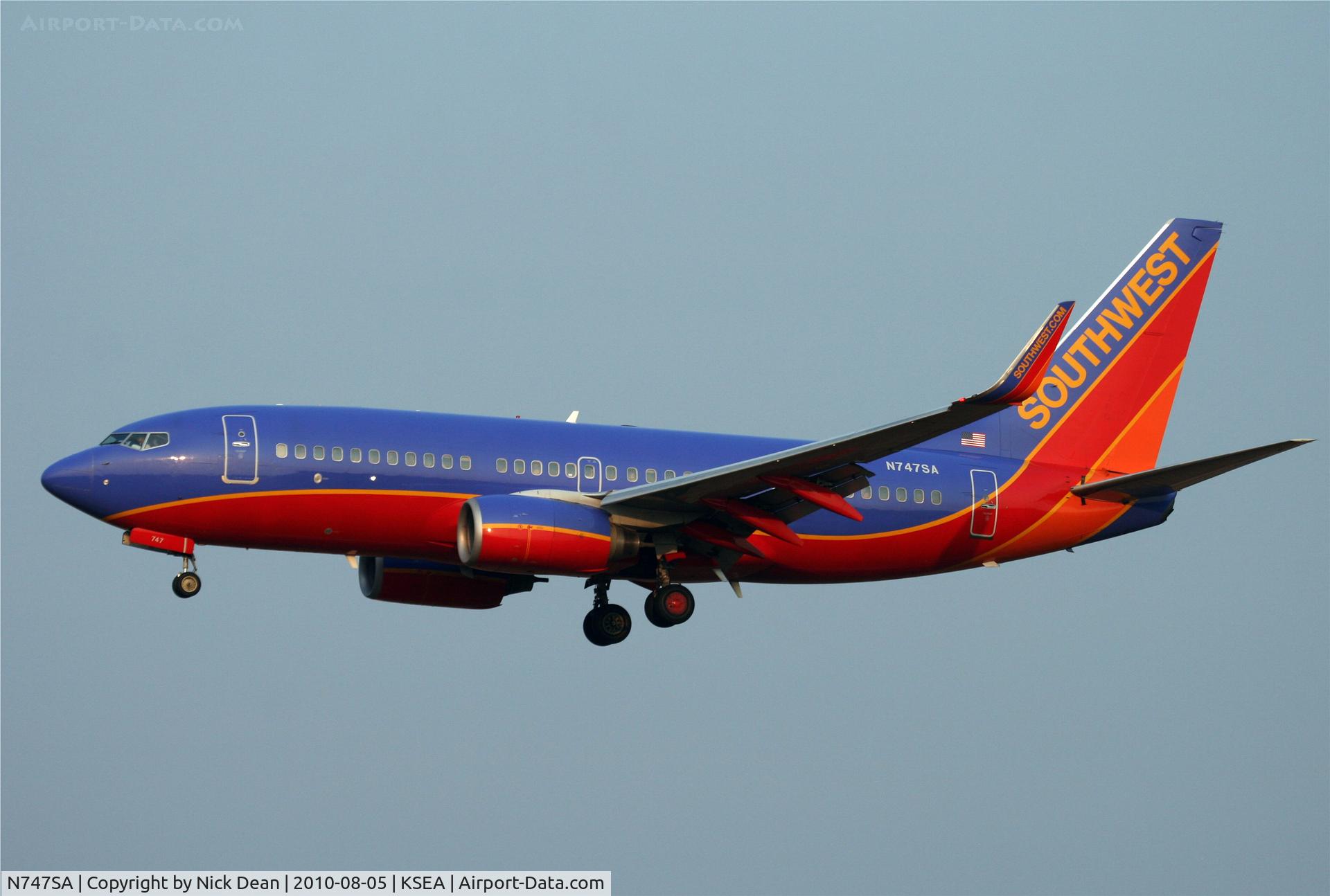 N747SA, 1999 Boeing 737-7H4 C/N 29799, KSEA