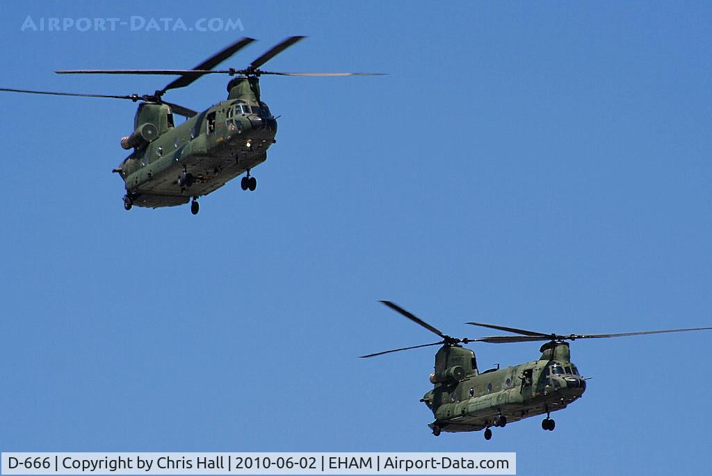 D-666, 1976 Boeing CH-47D Chinook C/N M.3666/NL-006, with D-661 of the Royal Netherlands Air Force
