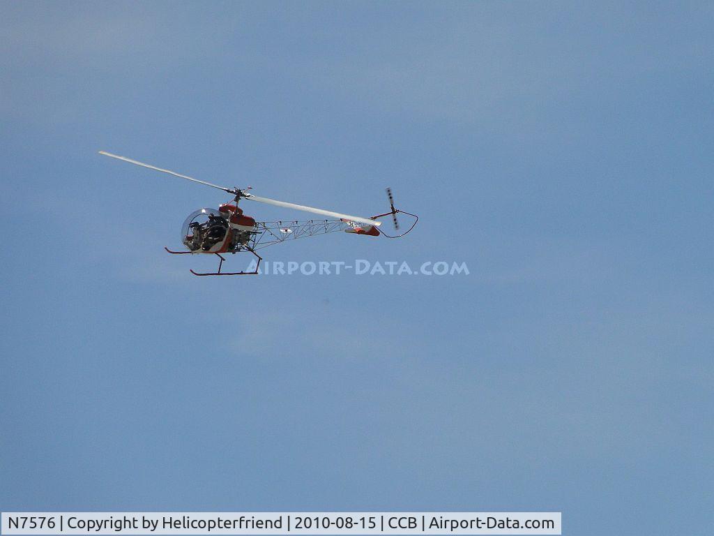 N7576, 1969 Bell 47G-2A C/N 2666, Eastbound turning north to cross over active runway