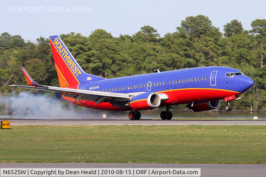 N652SW, 1997 Boeing 737-3H4 C/N 27722, Southwest Airlines N652SW (FLT SWA701) from Orlando Int'l (KMCO) landing RWY 23.