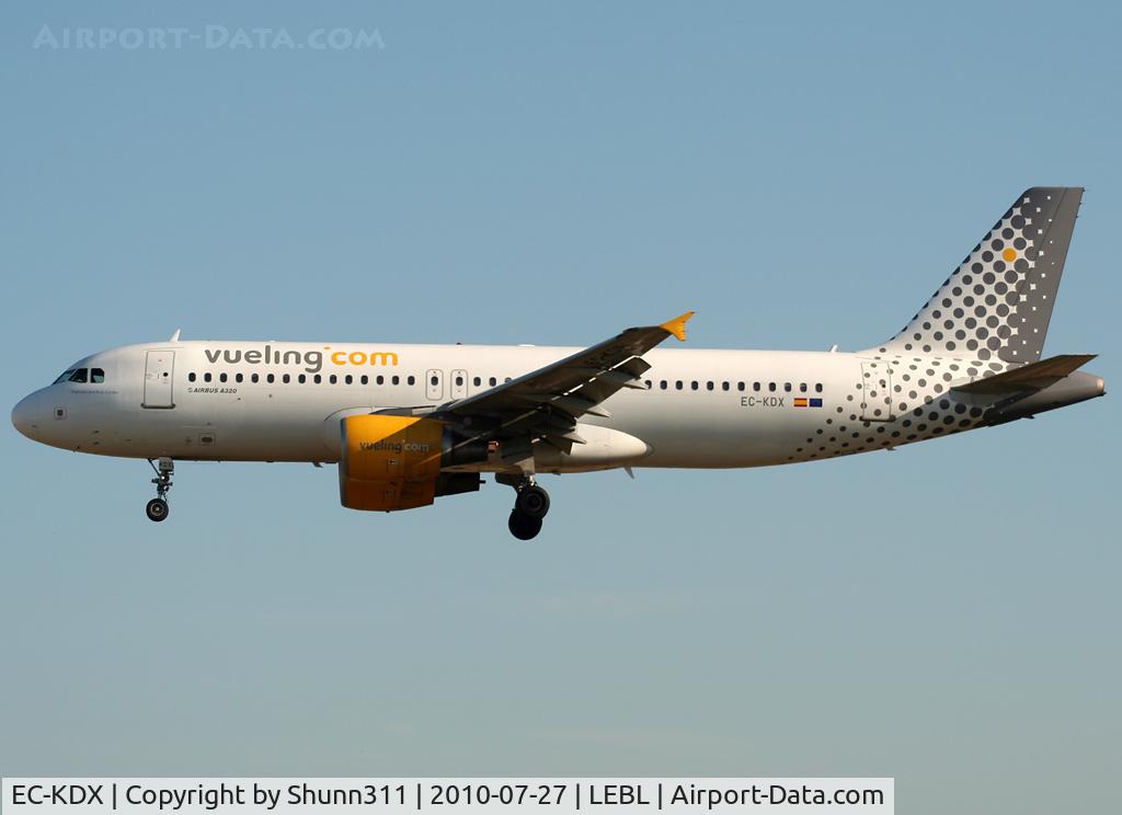 EC-KDX, 2007 Airbus A320-216 C/N 3151, Landing rwy 25R in Vueling c/s