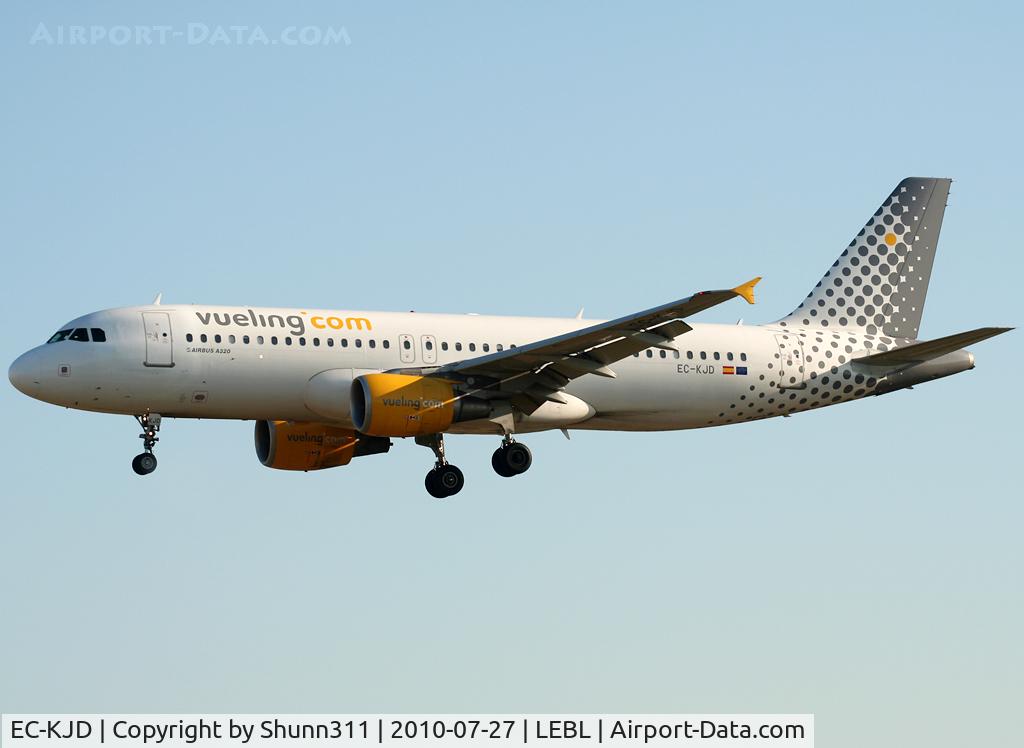 EC-KJD, 2007 Airbus A320-216 C/N 3237, Landing rwy 25R in Vueling c/s