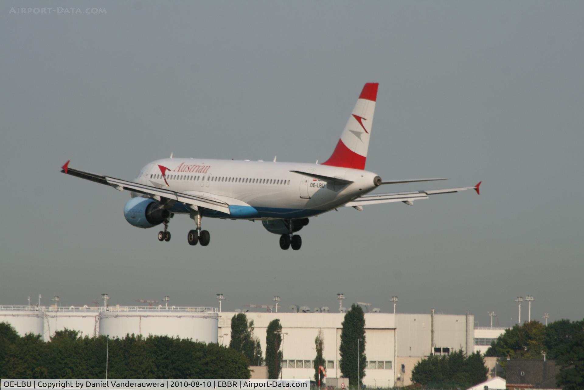 OE-LBU, 2001 Airbus A320-214 C/N 1478, Several seconds before landing on rwy 25l