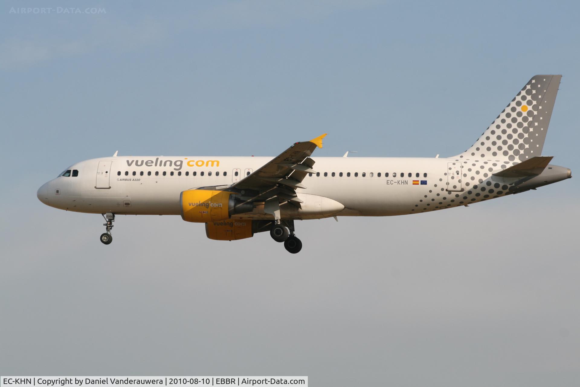 EC-KHN, 2007 Airbus A320-216 C/N 3203, Arrival of flight VY8920 to RWY 25L