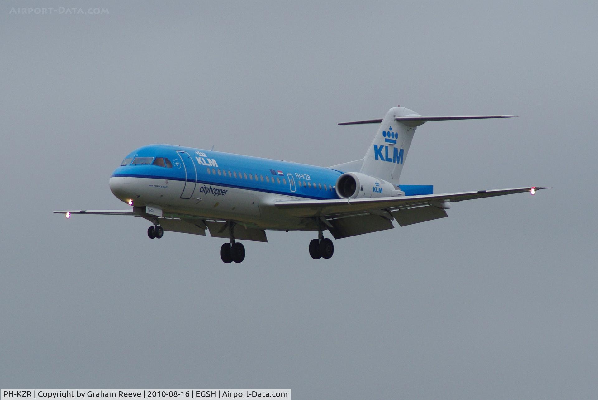 PH-KZR, 1995 Fokker 70 (F-28-0070) C/N 11551, Coming into land