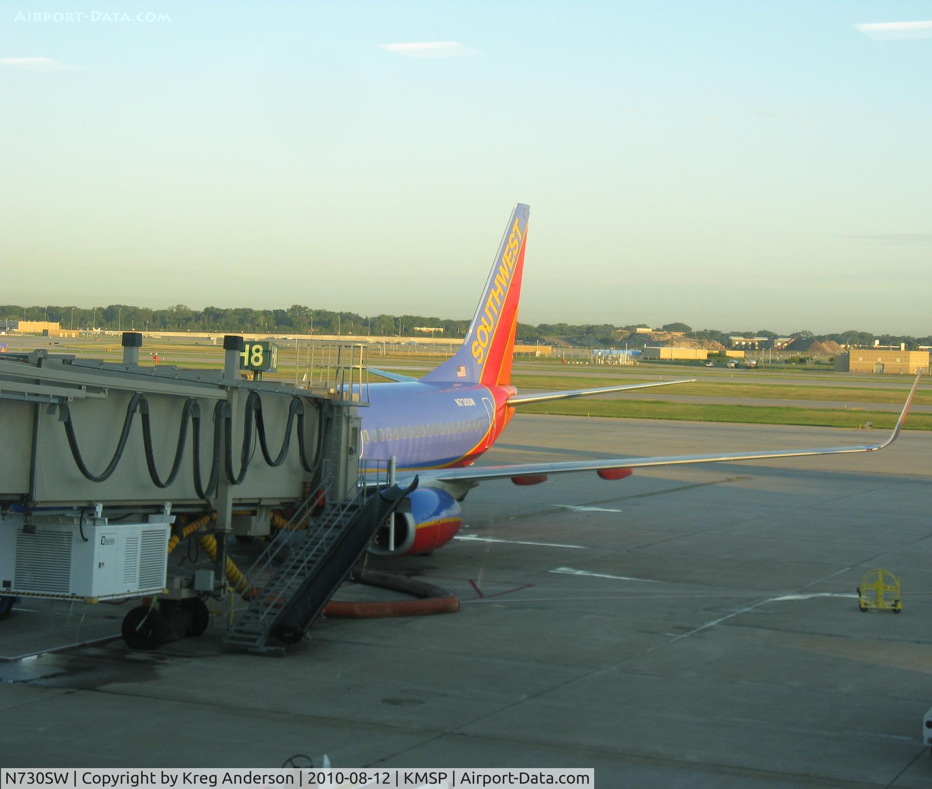 N730SW, 1999 Boeing 737-7H4 C/N 27862, Southwest Airlines Boeing 737-700 at the gate at Humphrey terminal.