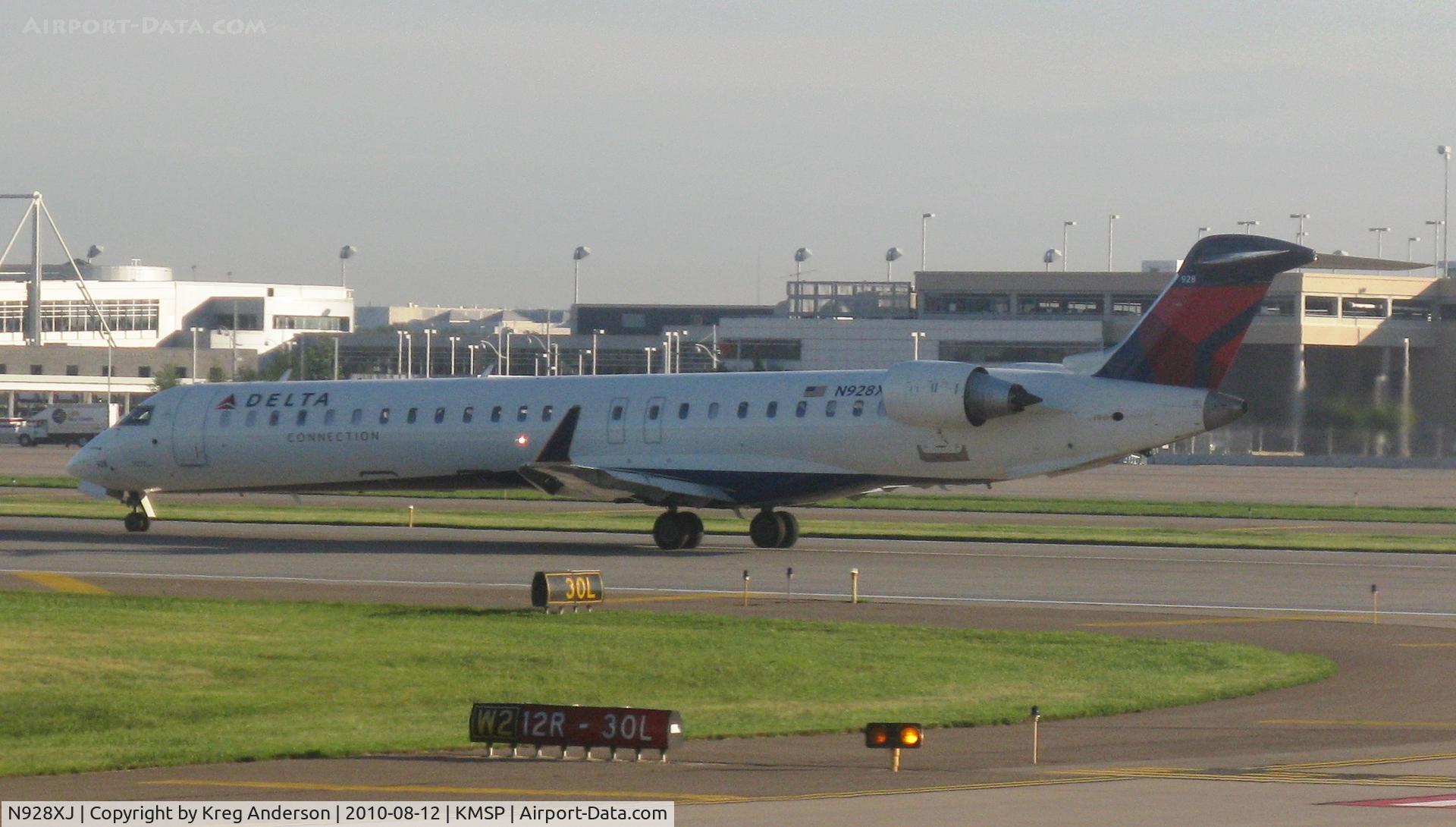 N928XJ, 2008 Bombardier CRJ-900ER (CL-600-2D24) C/N 15190, Delta Connection CRJ beginning its takeoff roll at MSP.