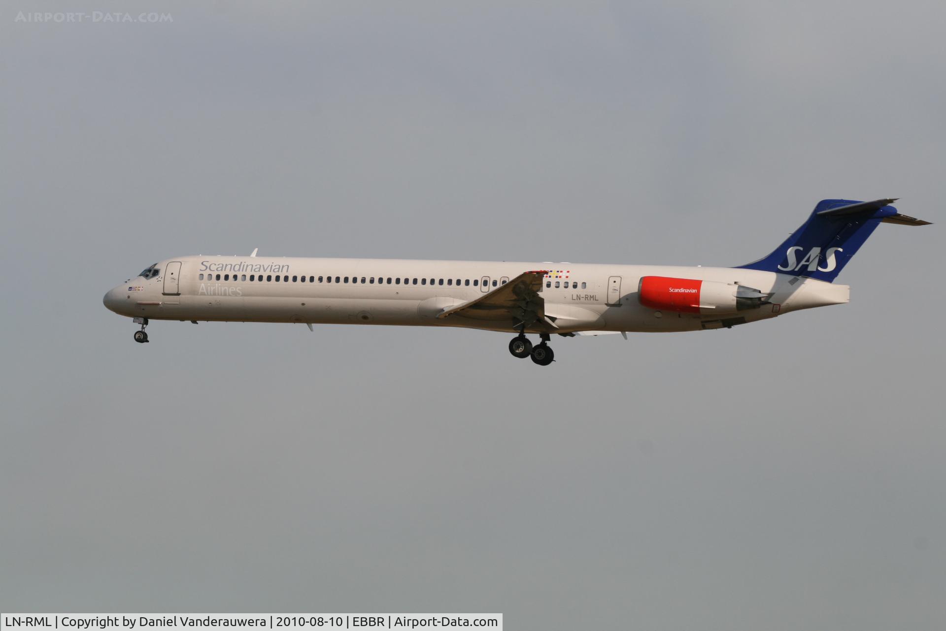 LN-RML, 1991 McDonnell Douglas MD-82 (DC-9-82) C/N 53002, Flight SK593 is descending to RWY 25L