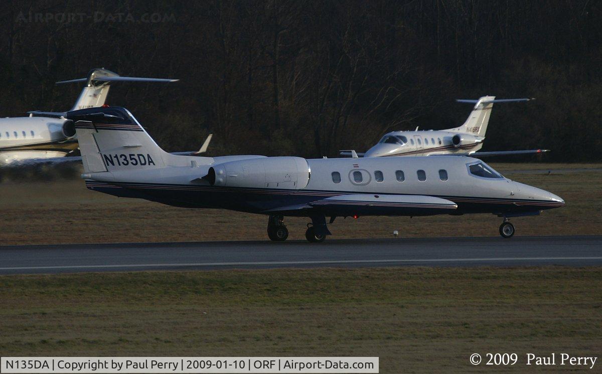 N135DA, Gates Learjet 35A C/N 35A-405, On take-off roll