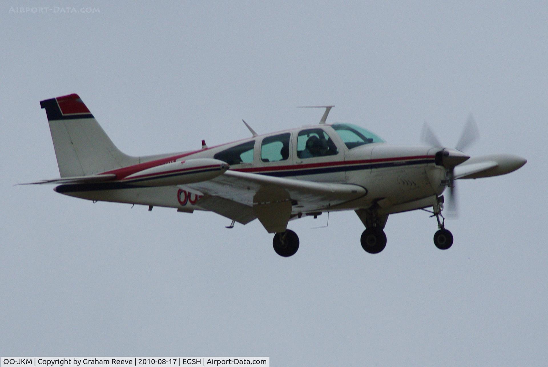OO-JKM, 1974 Beech F33A Bonanza C/N CE487, On short finals.