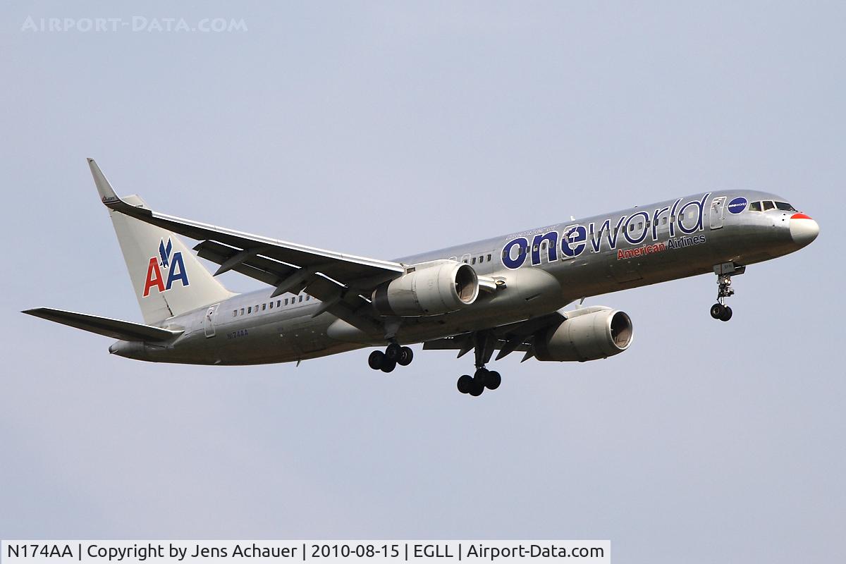 N174AA, 2002 Boeing 757-223 C/N 31308, Short Final on rwy 09L