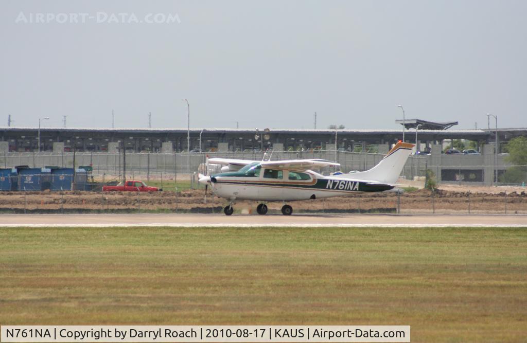N761NA, 1977 Cessna T210M Turbo Centurion C/N 21062377, Cessna departs 17L.