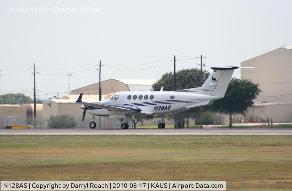 N128AS, 2006 Raytheon B200 King Air C/N BB-1950, Raytheon/Beech departs 17L.