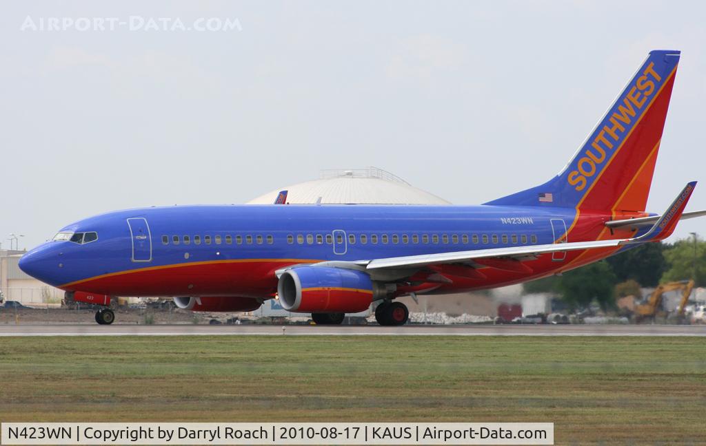 N423WN, 2002 Boeing 737-7H4 C/N 29827, SWA B737 departs 17L.
