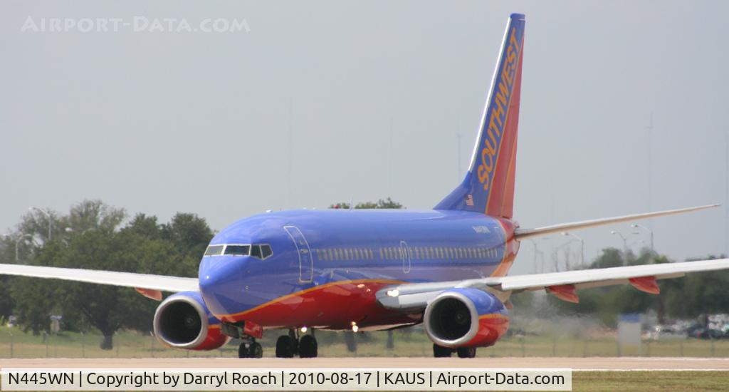 N445WN, 2003 Boeing 737-7H4 C/N 29841, SWA B737 lines up on 17L.
