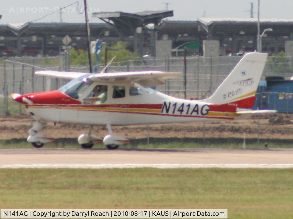 N141AG, 2007 Tecnam P-2004 Bravo C/N 104, Cessna look-a-like lands 17L.