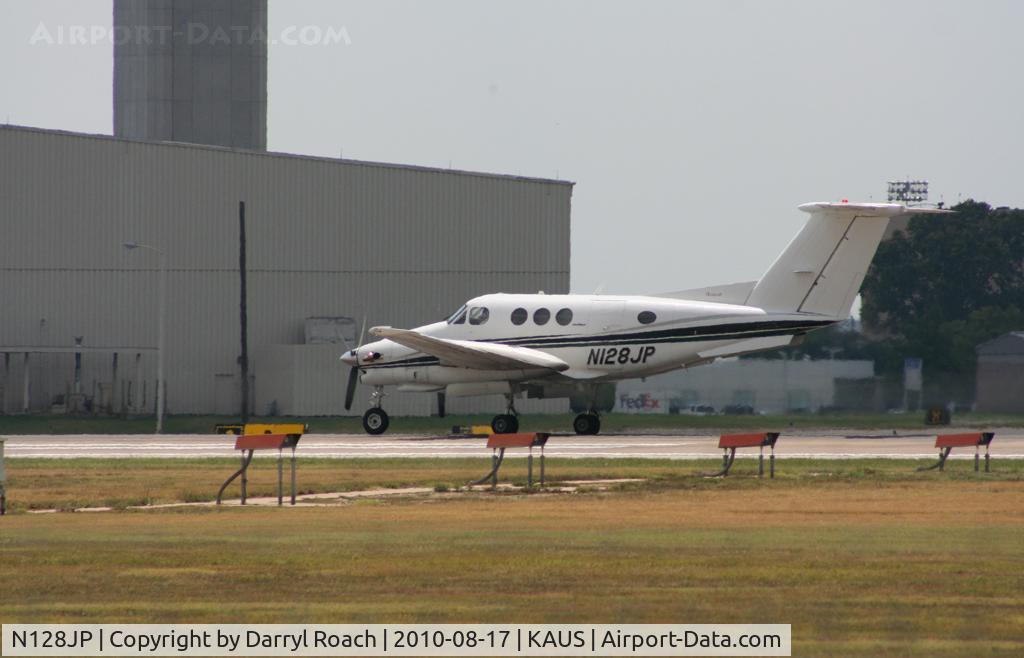 N128JP, 1979 Beech F90 King Air C/N LA-25, Beech departs 17L.