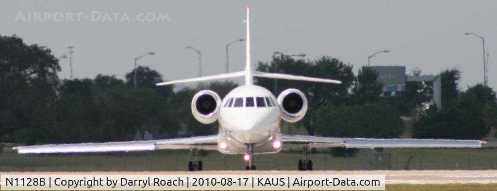 N1128B, 1999 Dassault Falcon 2000 C/N 83, Falcon lines up 17L.