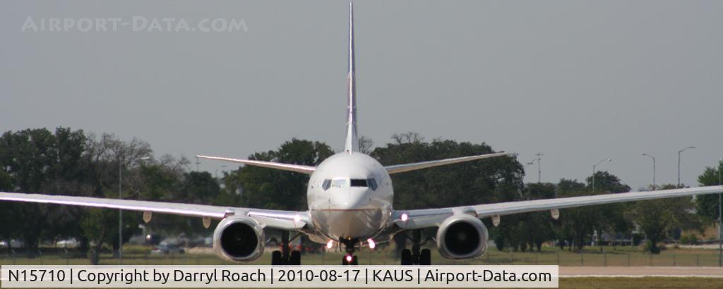 N15710, 1998 Boeing 737-724 C/N 28780, COA B737 lines up 17L.