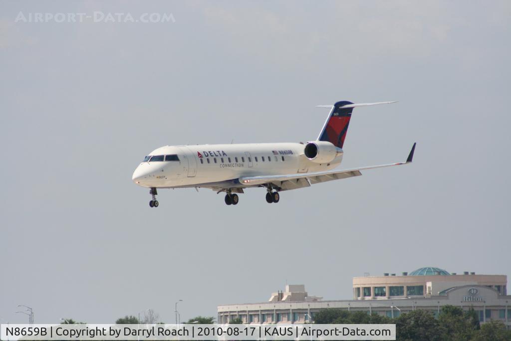 N8659B, 2002 Bombardier CRJ-200 (CL-600-2B19) C/N 7659, DAL CRJ over the numbers 17L.