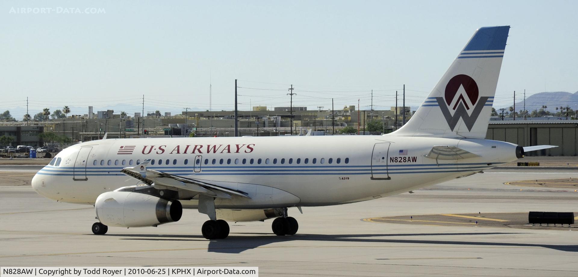 N828AW, 2001 Airbus A319-132 C/N 1552, Taxiing at PHX