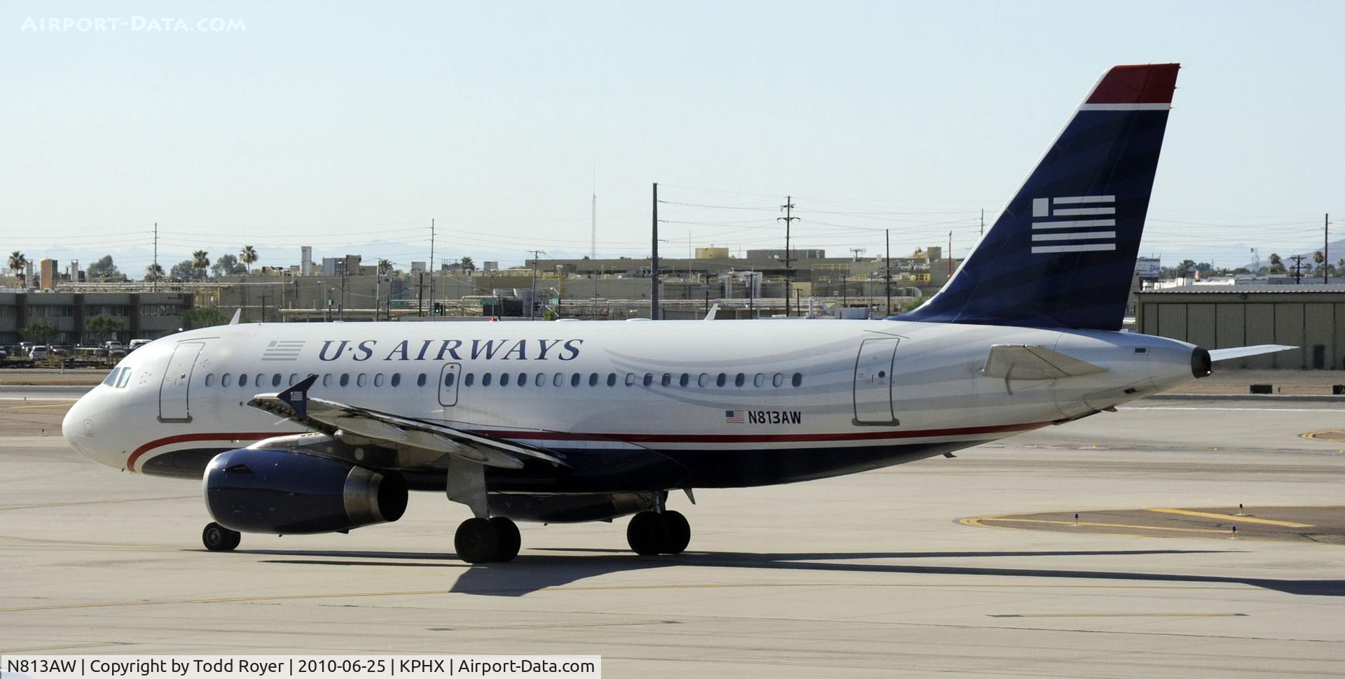 N813AW, 2000 Airbus A319-132 C/N 1223, Taxiing at PHX