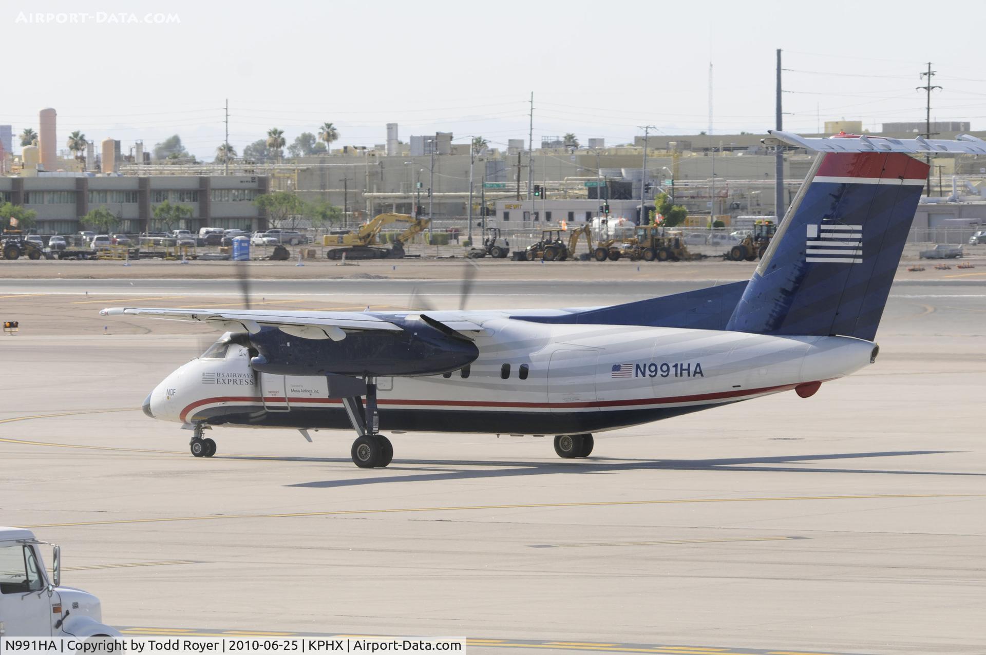 N991HA, 1996 De Havilland Canada DHC-8-202 Dash 8 C/N 431, Taxiing at PHX