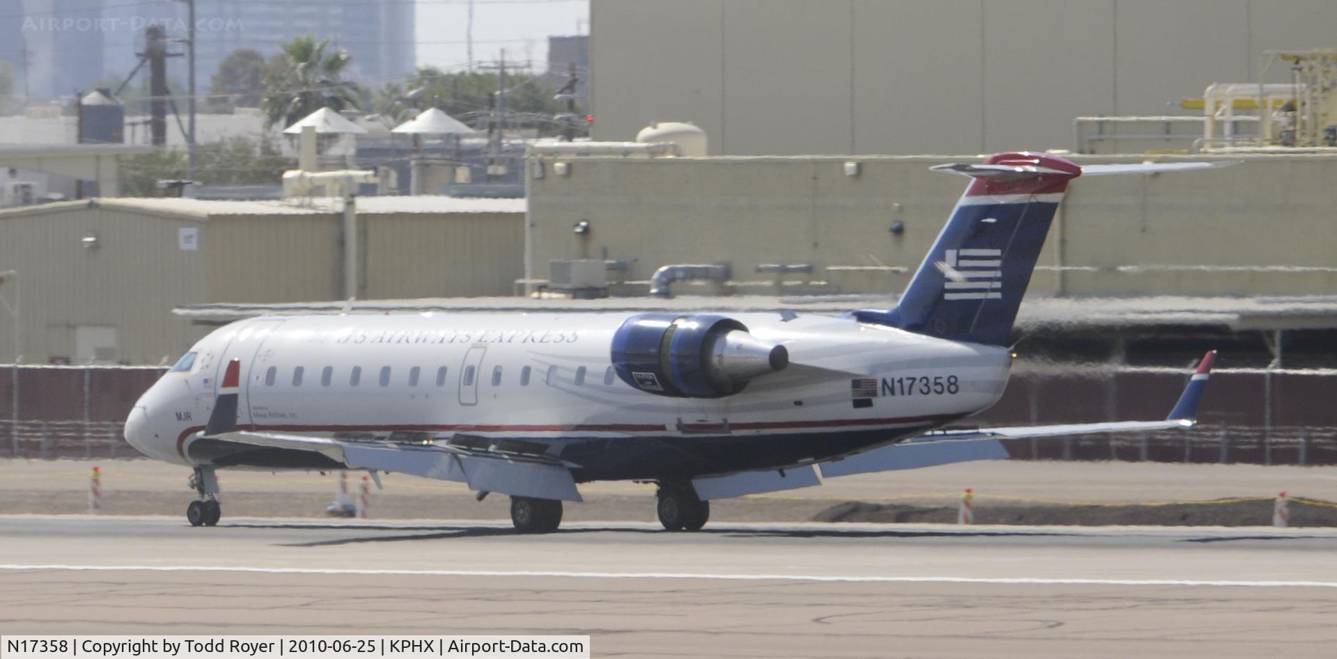 N17358, Bombardier CRJ-200LR (CL-600-2B19) C/N 7358, Landing at PHX