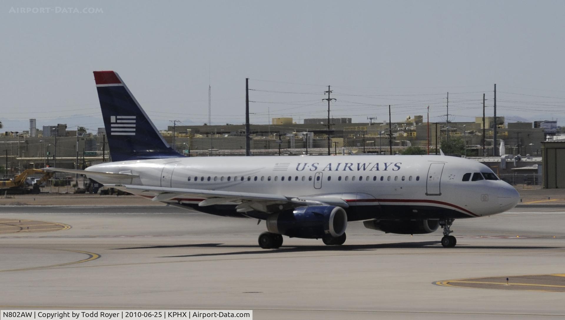 N802AW, 1998 Airbus A319-132 C/N 0924, Taxiing at PHX