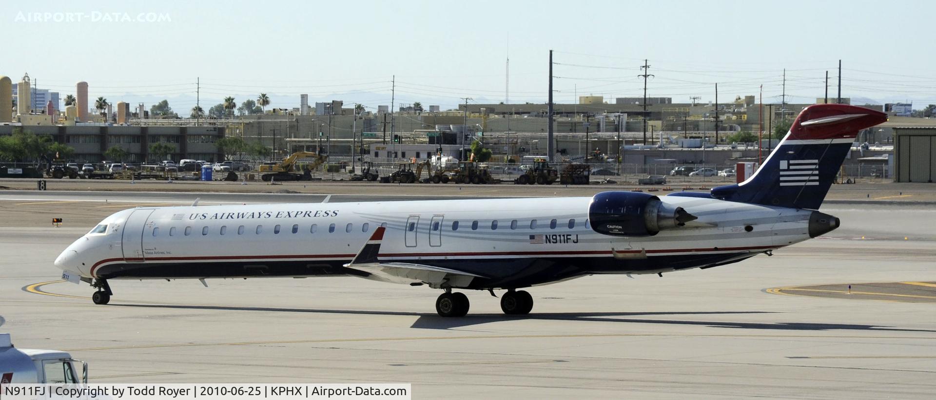 N911FJ, 2003 Bombardier CRJ-900ER (CL-600-2D24) C/N 15011, Taxiing at PHX