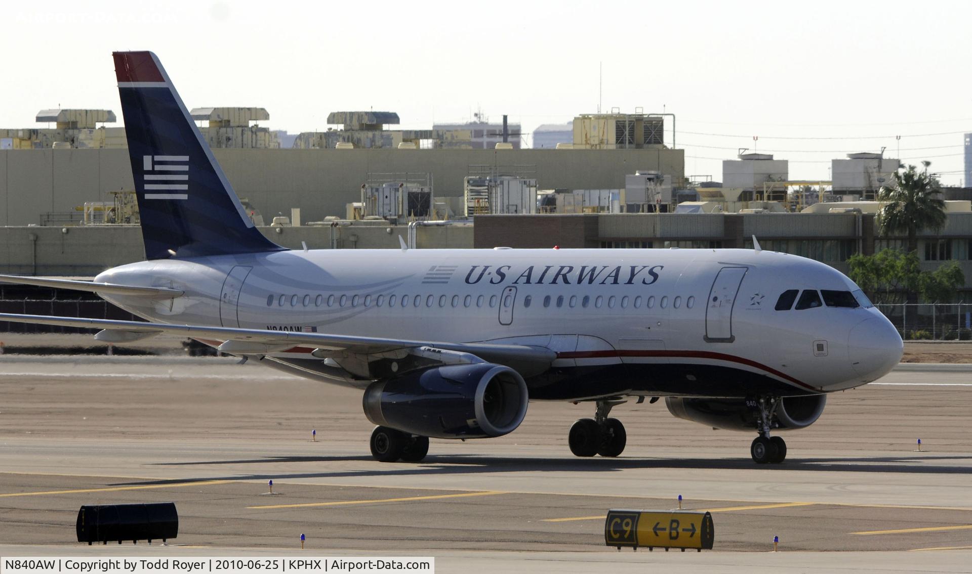 N840AW, 2006 Airbus A319-132 C/N 2690, Taxiing at PHX