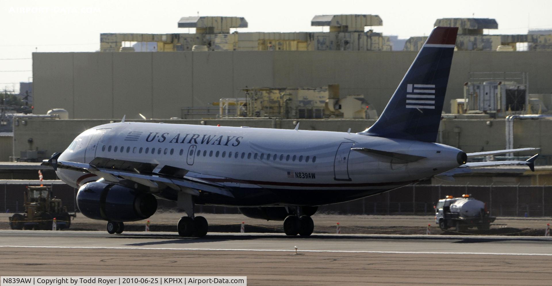 N839AW, 2006 Airbus A319-132 C/N 2669, Landing at PHX
