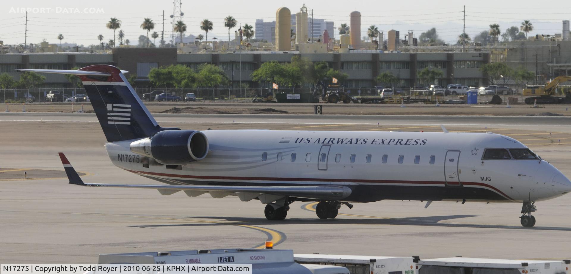 N17275, 1998 Bombardier CRJ-200LR (CL-600-2B19) C/N 7275, Taxiing at PHX