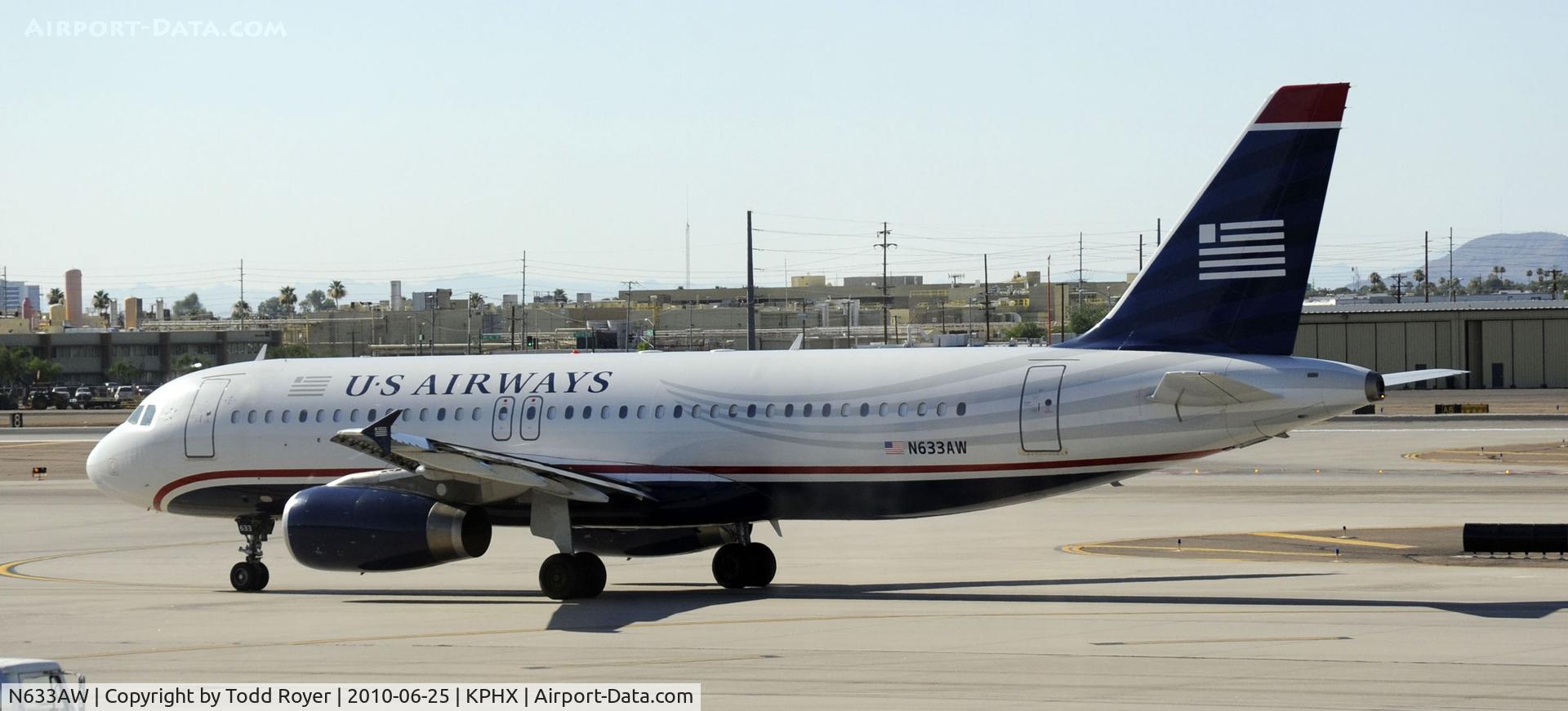 N633AW, 1989 Airbus A320-231 C/N 82, Taxiing at PHX