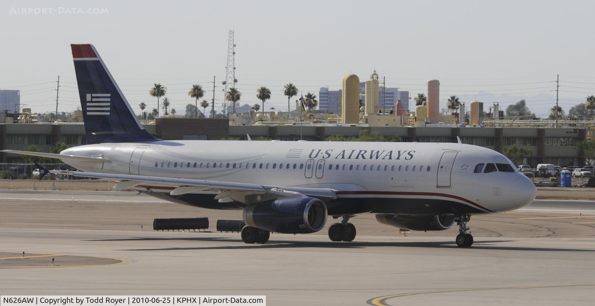 N626AW, 1989 Airbus A320-231 C/N 65, Taxiing at PHX