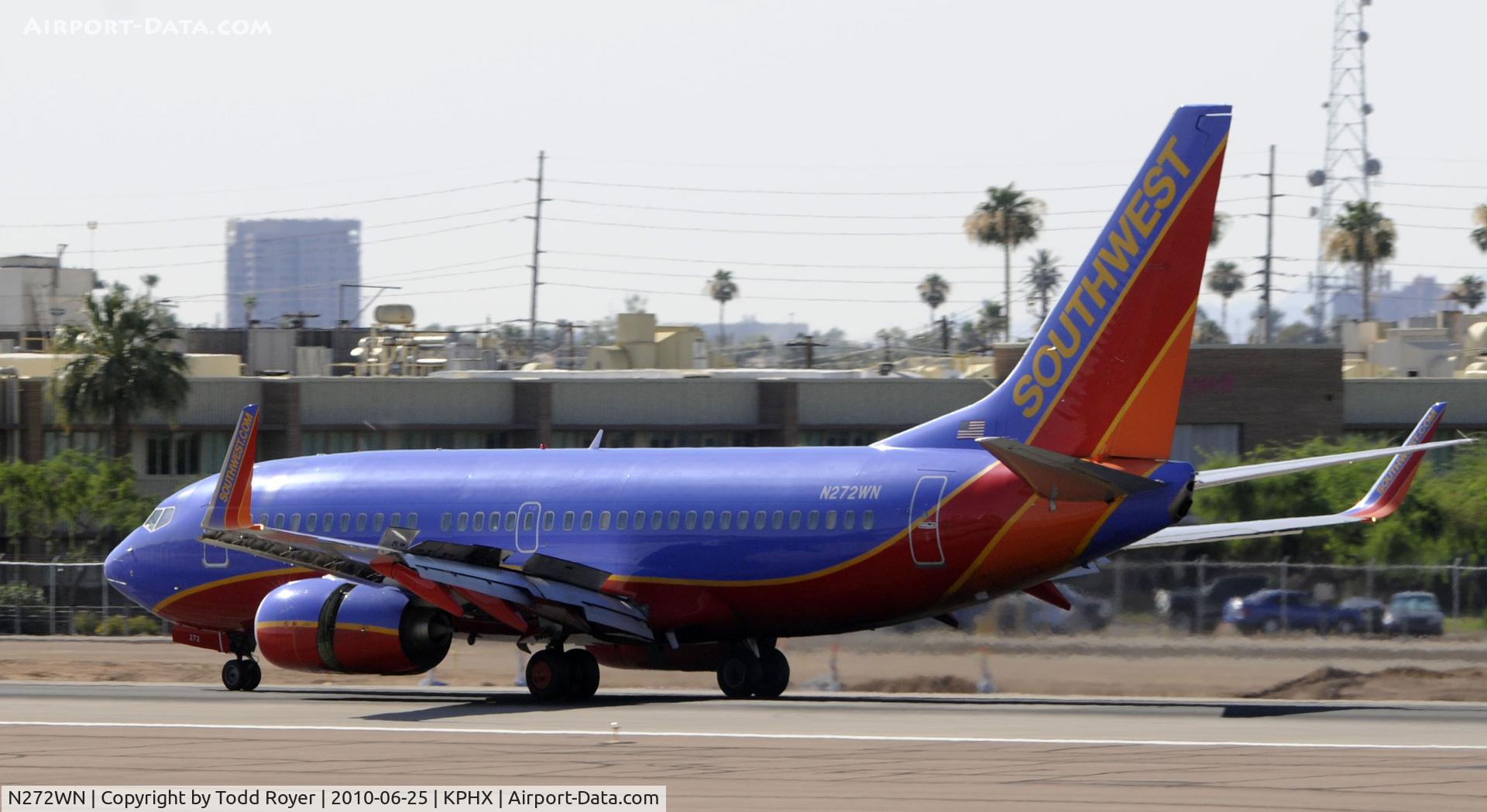 N272WN, 2007 Boeing 737-7H4 C/N 32527, Landing at PHX