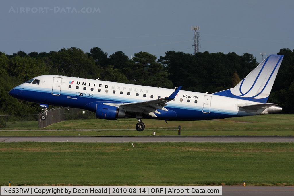N653RW, 2005 Embraer 170SE (ERJ-170-100SE) C/N 17000076, United Express (Shuttle America) N653RW departing RWY 5.