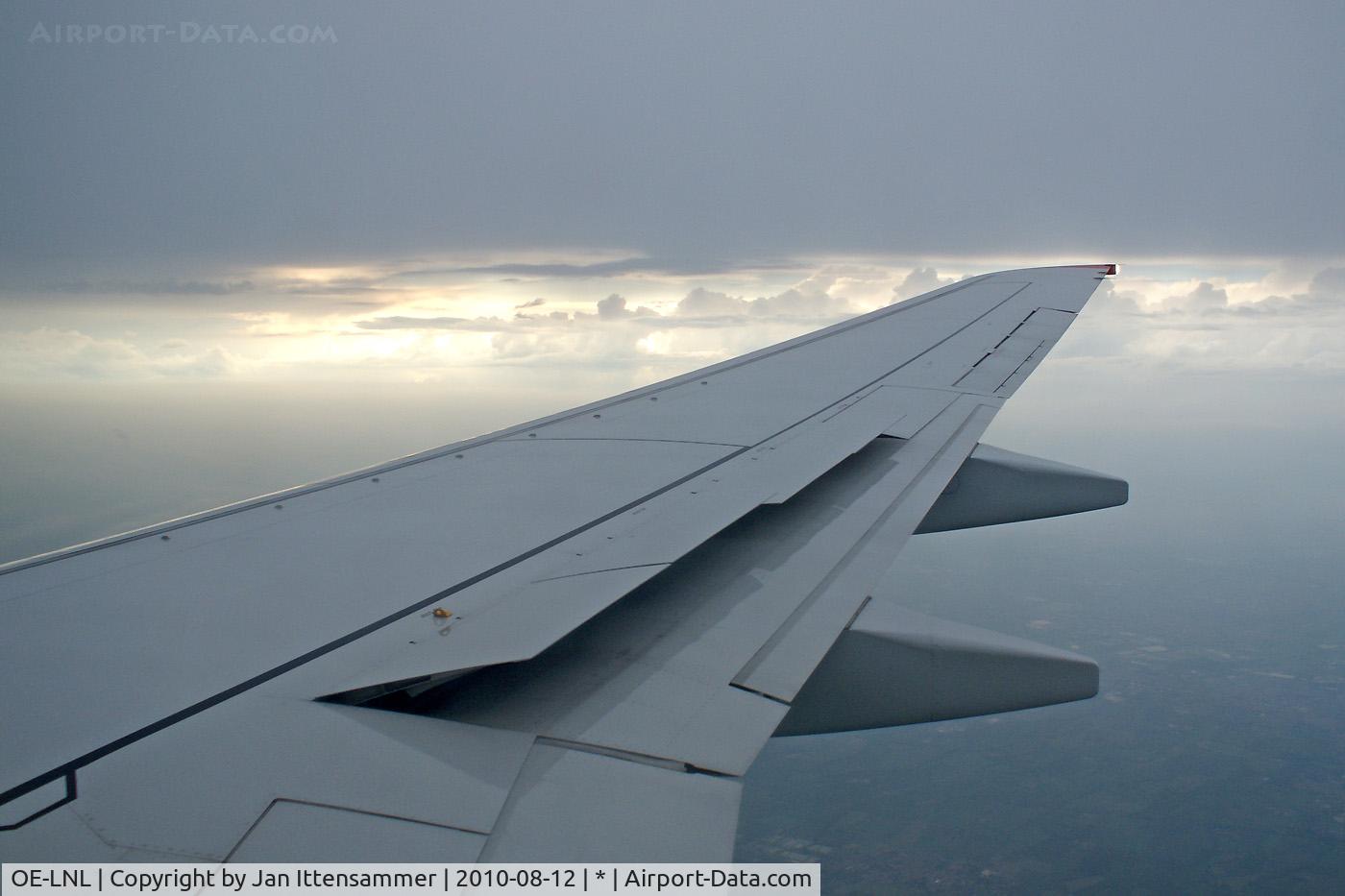 OE-LNL, 2000 Boeing 737-6Z9 C/N 30137, OE-LNL Over Milano